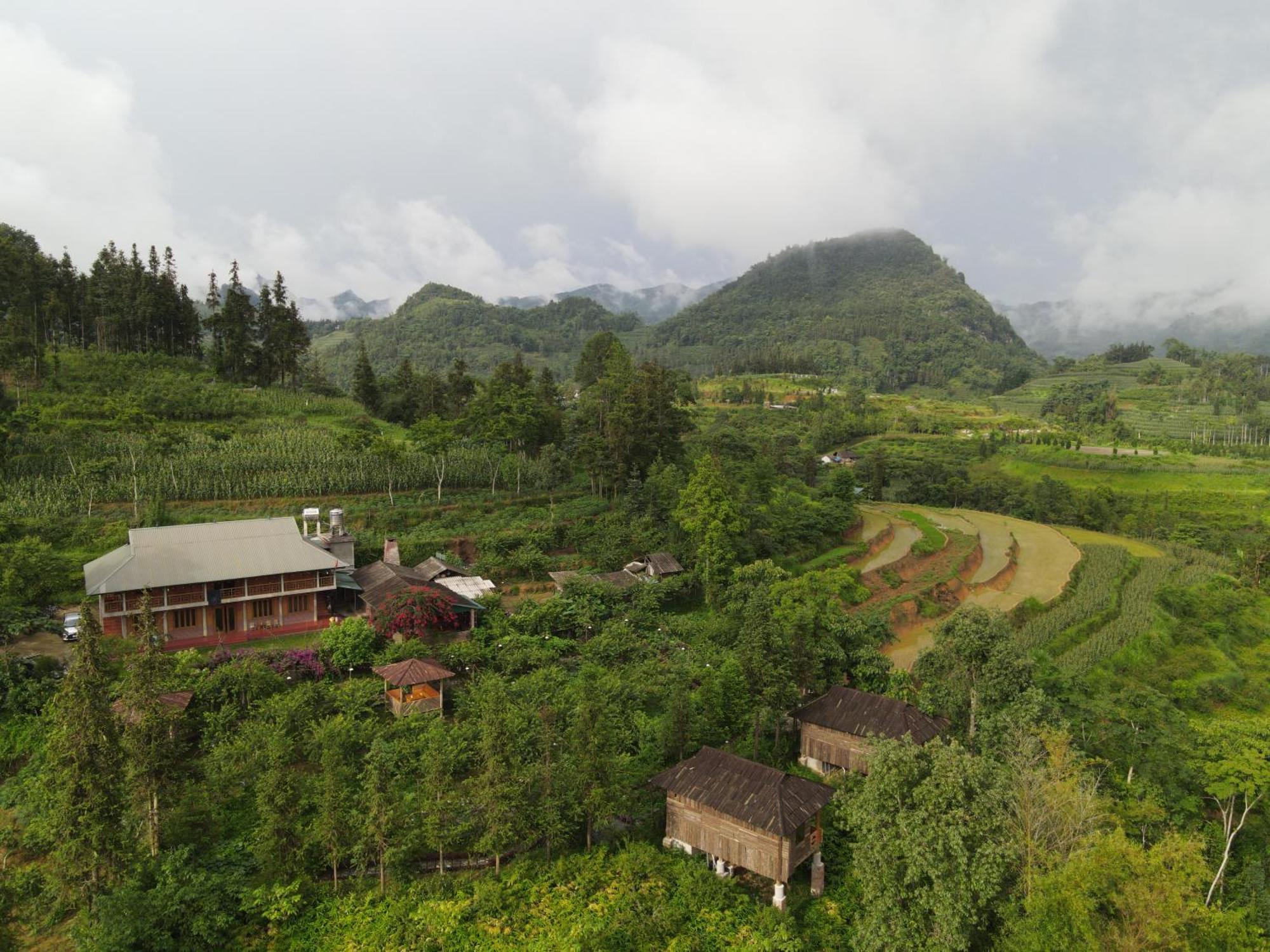 So H'Mong Homestay Бакха Экстерьер фото